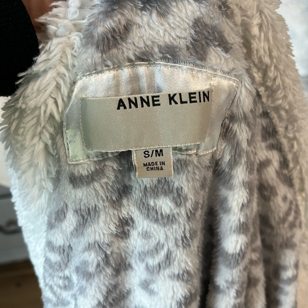 Plush Midi Robe - Picture 4 of 14